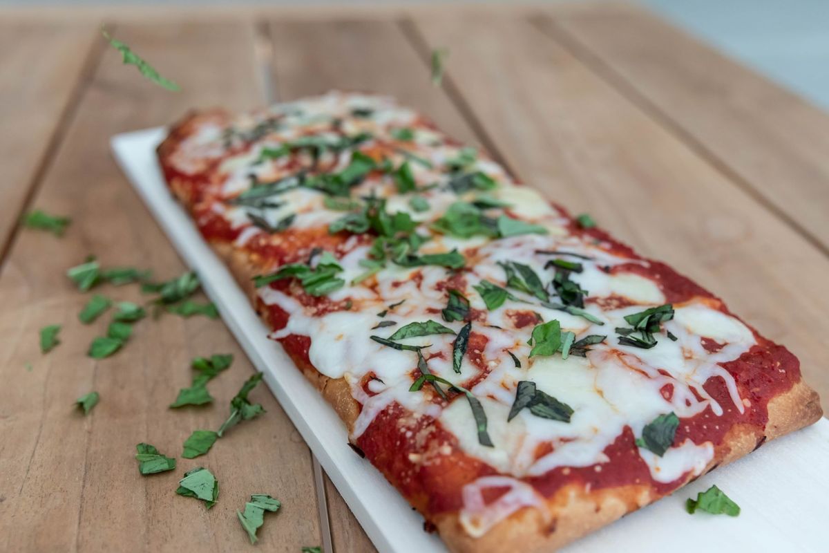 Individual Tuscan Margherita Pizza